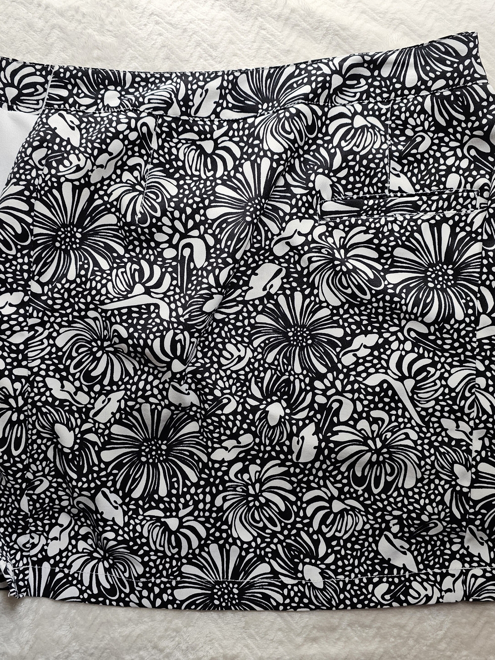 Coral Bay Golf Black & White Floral Mini Skirt Skort W/ Pockets & Shorts NWOT